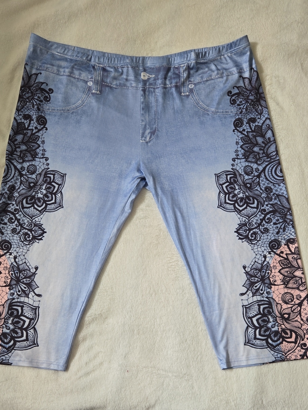 Light Blue Floral Print Women’s Polyester Capri Leggings